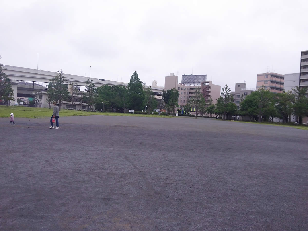 蒔田公園の広場