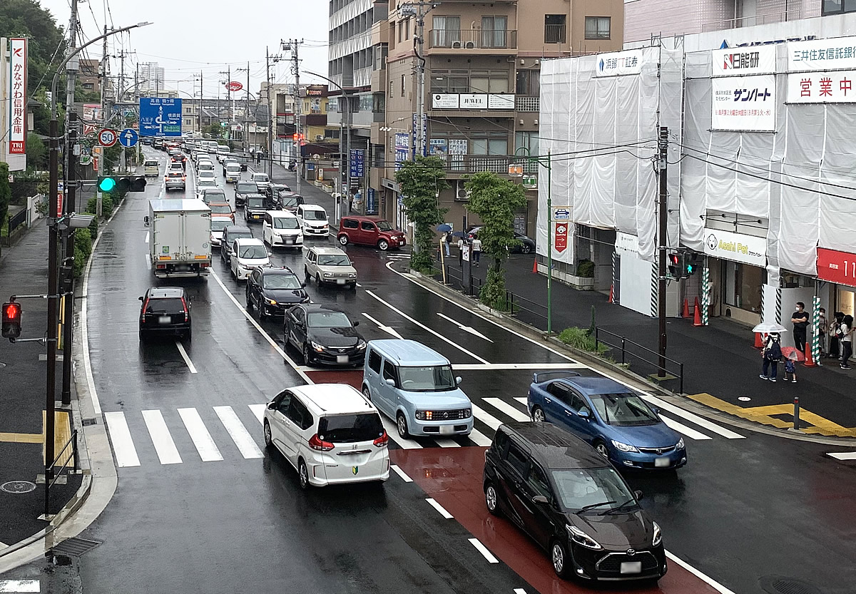 二俣川駅前の渋滞