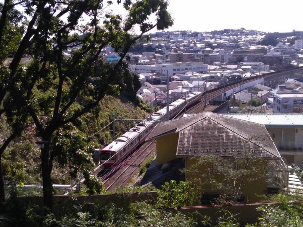 弘明寺公園から京急が見える