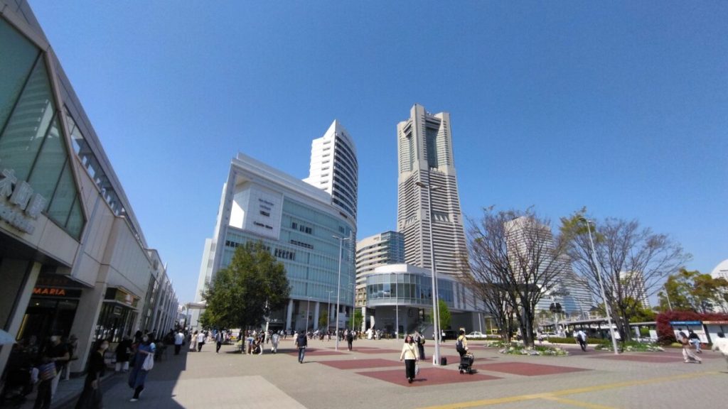 桜木町駅前広場