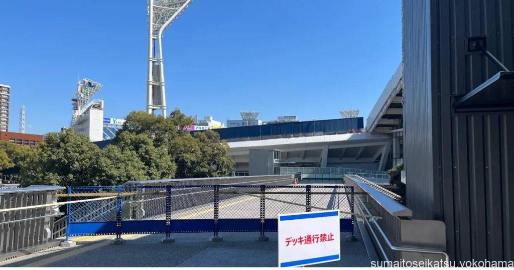 ペデストリアンデッキ